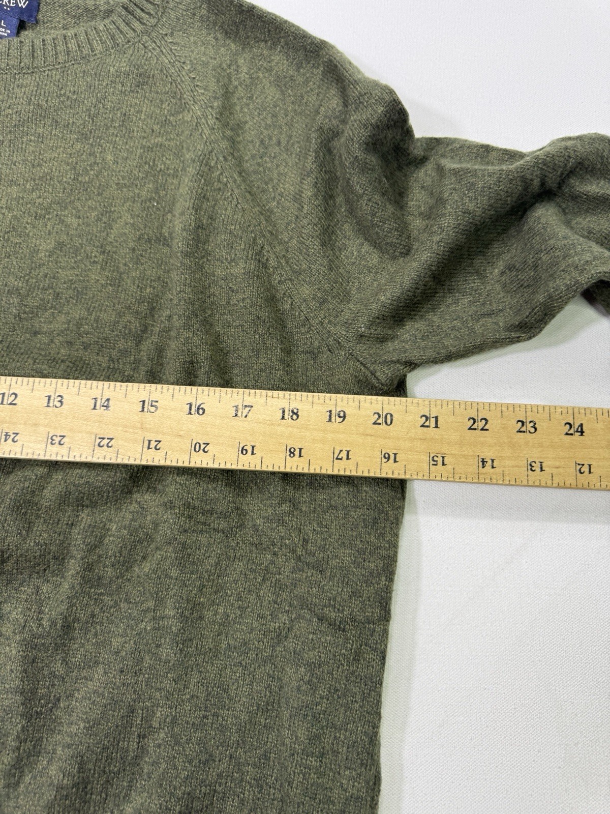 J Crew Men's Large Lambswool Green Crew Neck Sweater Classic Outdoor Commuter