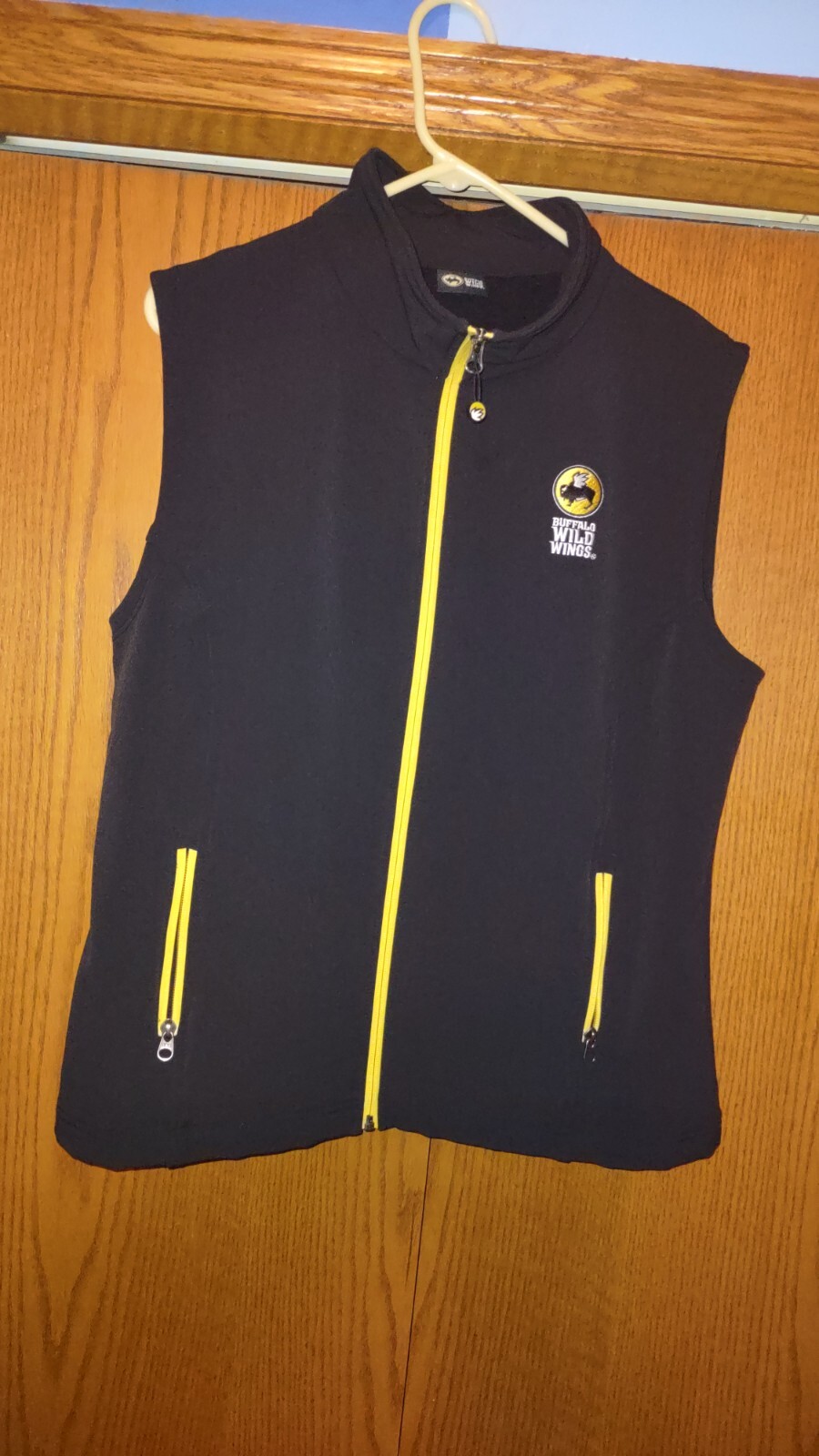 RARE NICE Employee Worn Adult M Buffalo Wild Wings Worker Vest Logo Black 🦬🍗🦬