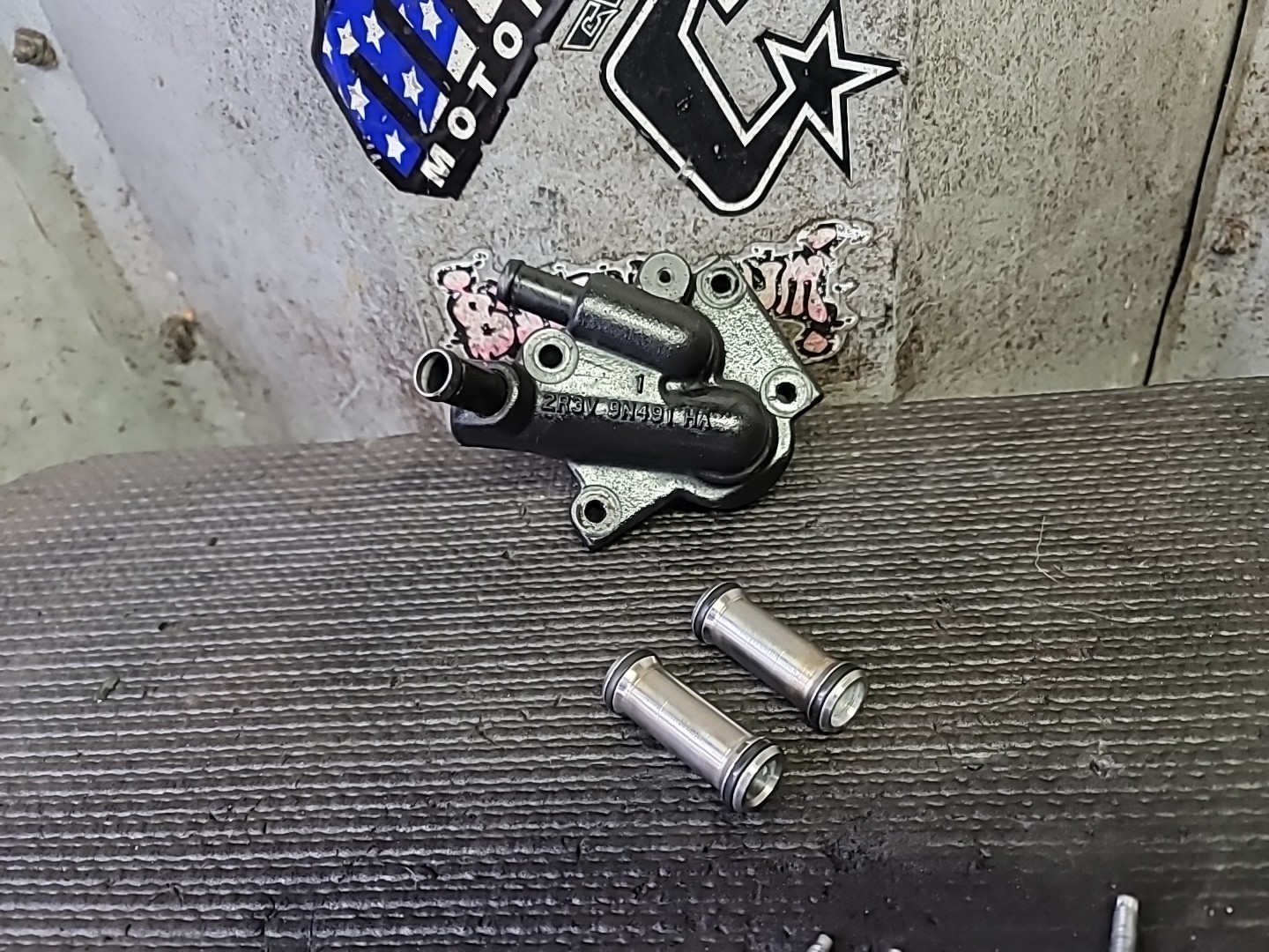 2003 2004 03-04 Ford Mustang SVT Cobra 4.6 Supercharger Intercooler Adapter 32V