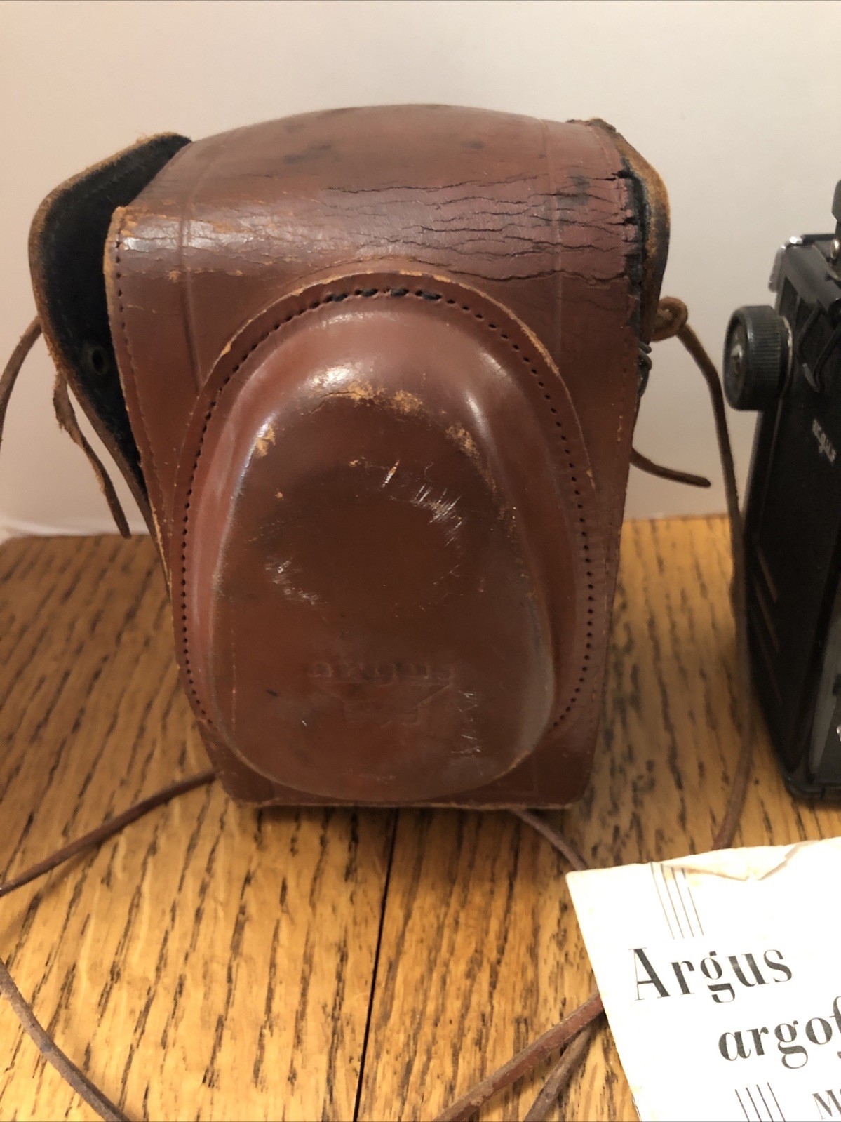 ARGUS ARGOFLEX MODEL E CAMERA W/Leather Case - 1940’s vintage 75mm For Parts