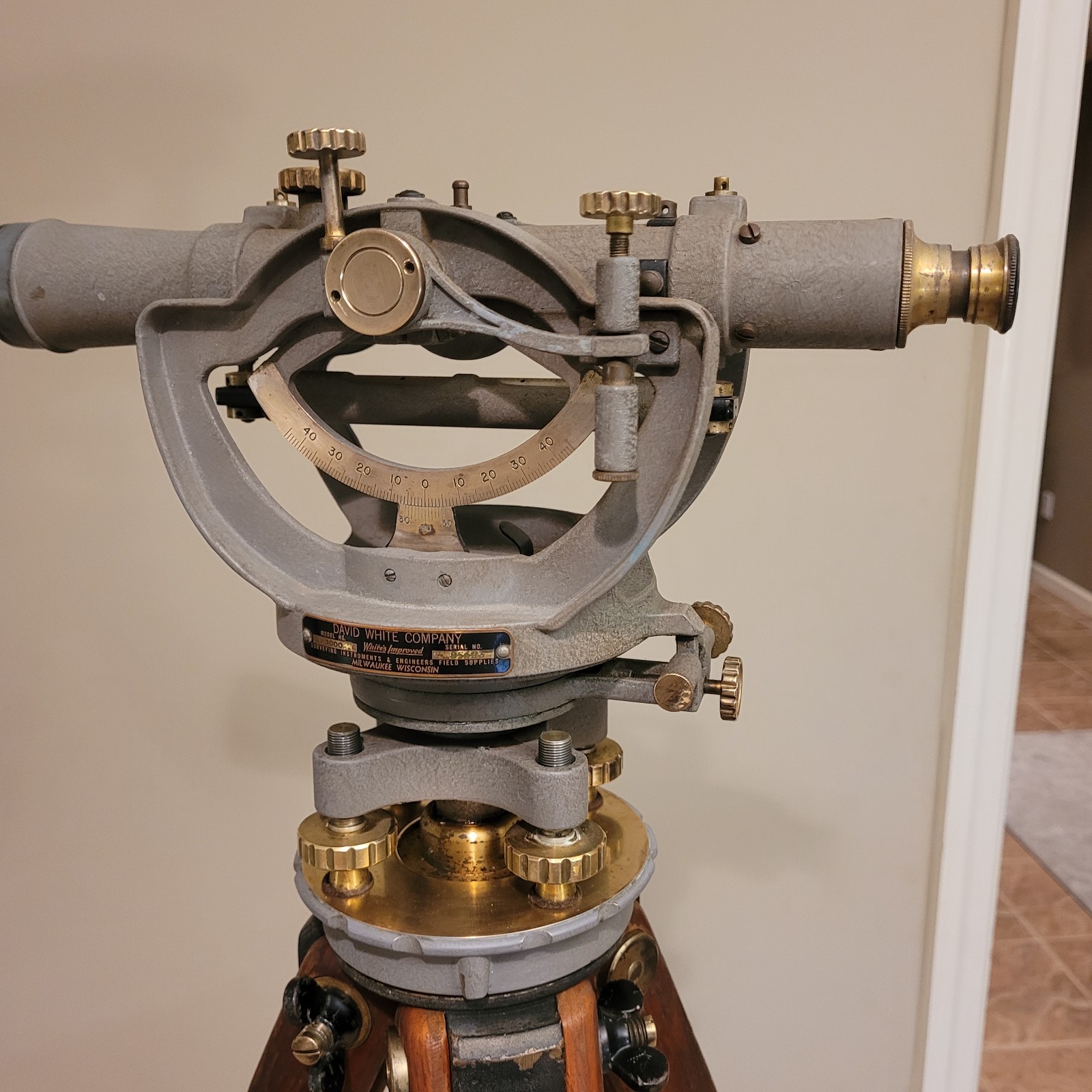 David White Transit W/TRIPOD - CLEAN READY FOR DISPLAY