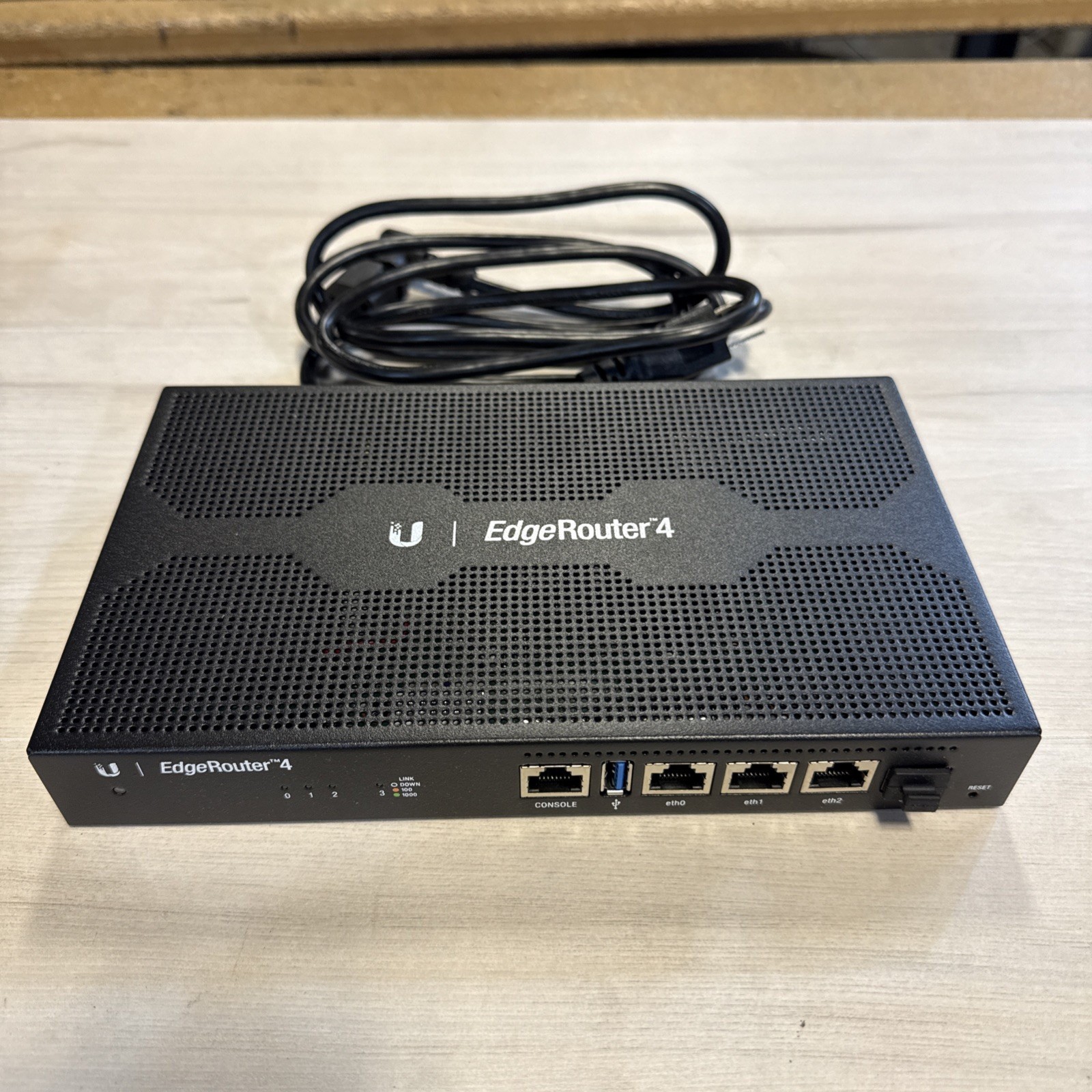 Ubiquiti Edgerouter 4 ER-4 Wired Router w/ power cord