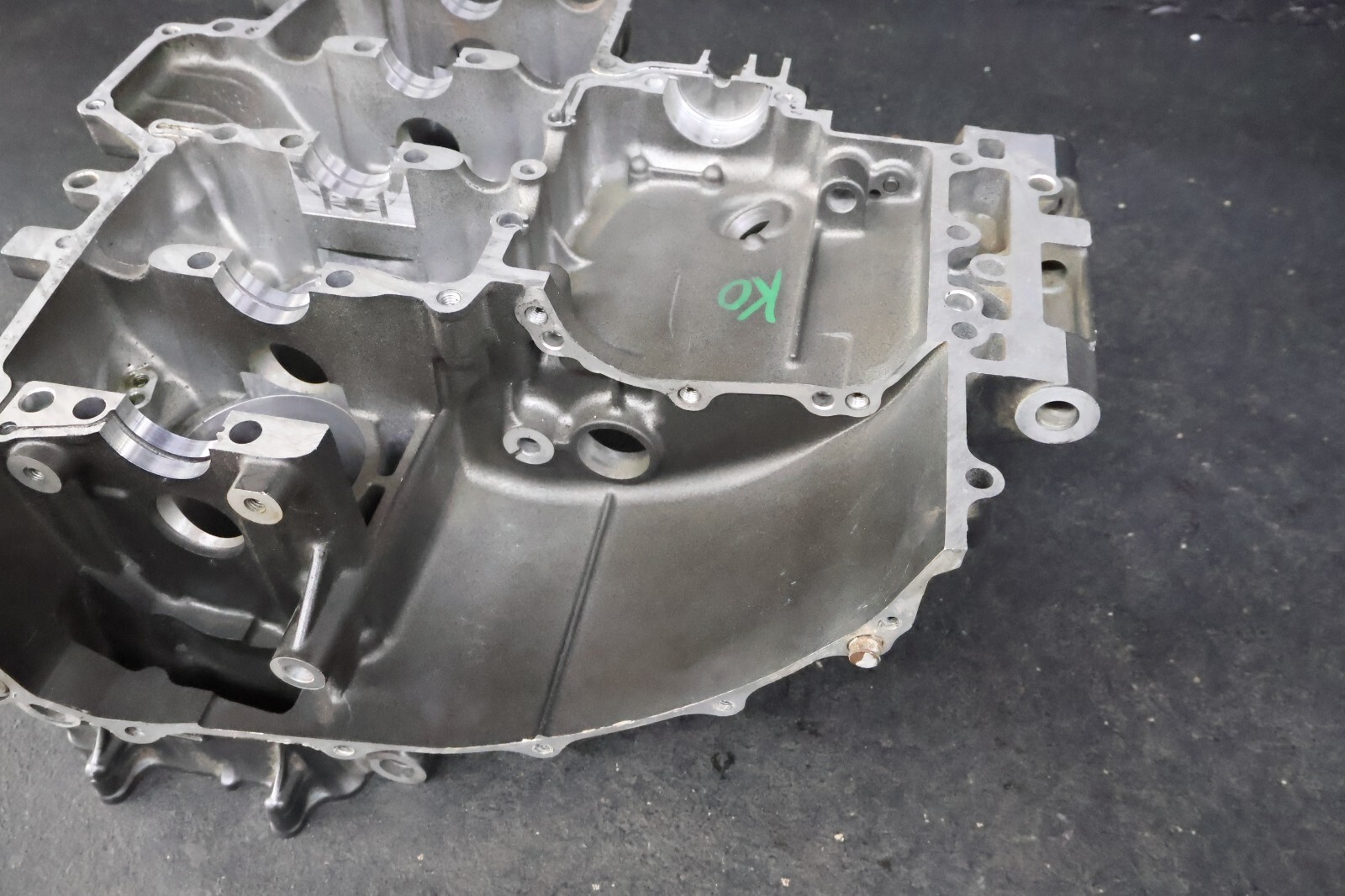 HONDA 2007 CBR1000RR CBR1000 ENGINE CYLINDER MOTOR BLOCK UPPER CRANKCASE