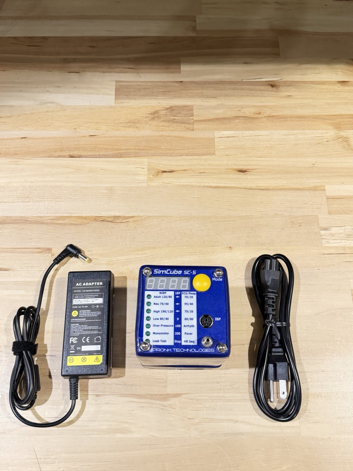 PRONK TECHNOLOGIES SIMCUBE SC-5 PATIENT SIMULATOR W/CHARGER (TESTED)