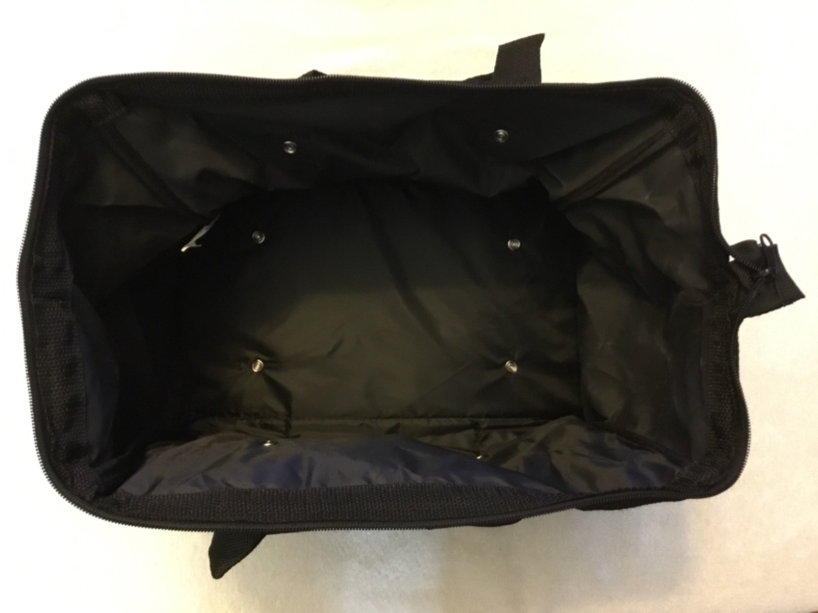 New Dewalt Heavy Duty Ballistic Nylon Tool Bag 15” w Runners & 3 outside Pockets