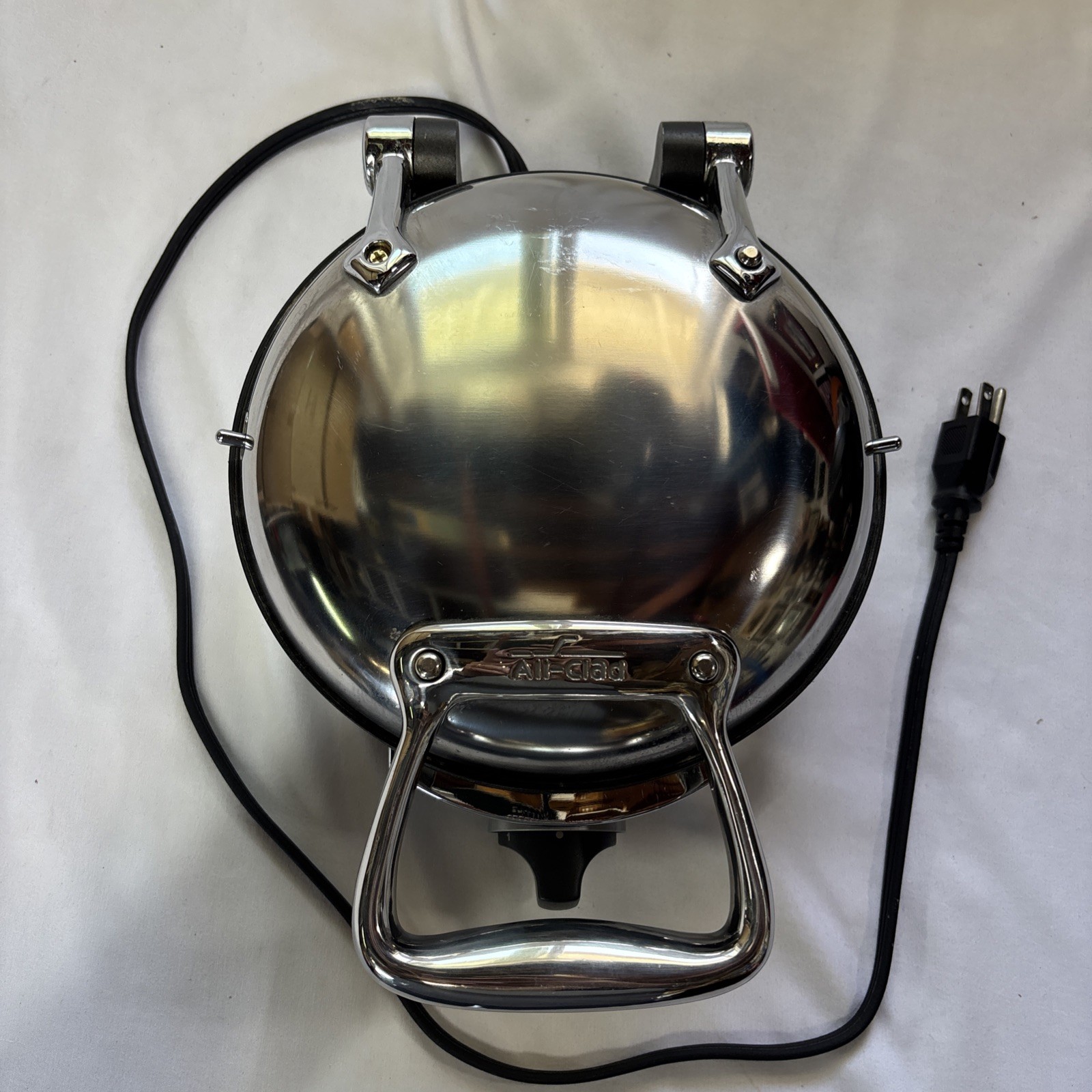 All-Clad Stainless Steel Classic Round Waffle Maker Type 6071