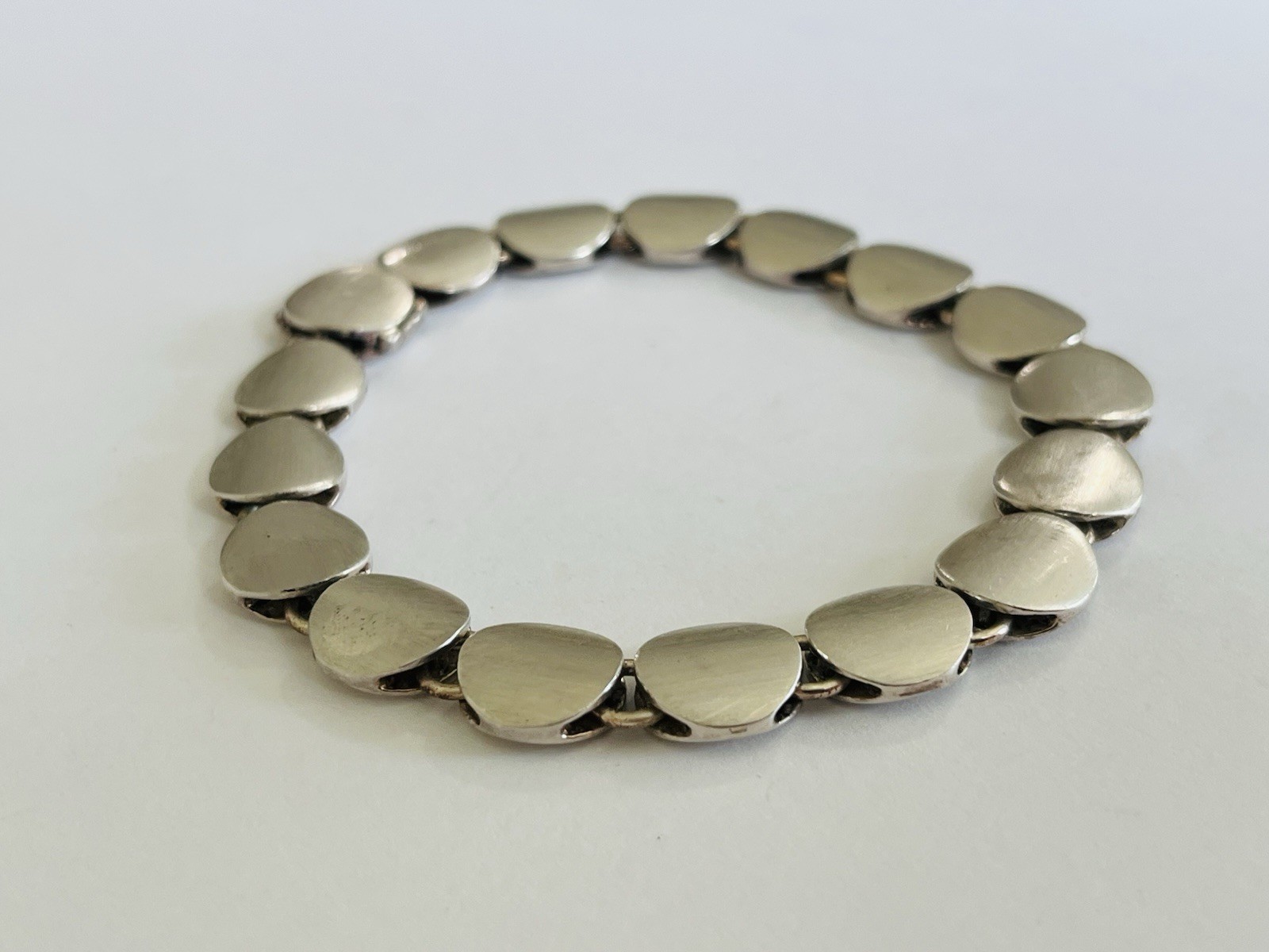 VINTAGE DESIGNER STERLING SILVER BRUSHED DISC MODERNIST LINK BRACELET 43-Grams