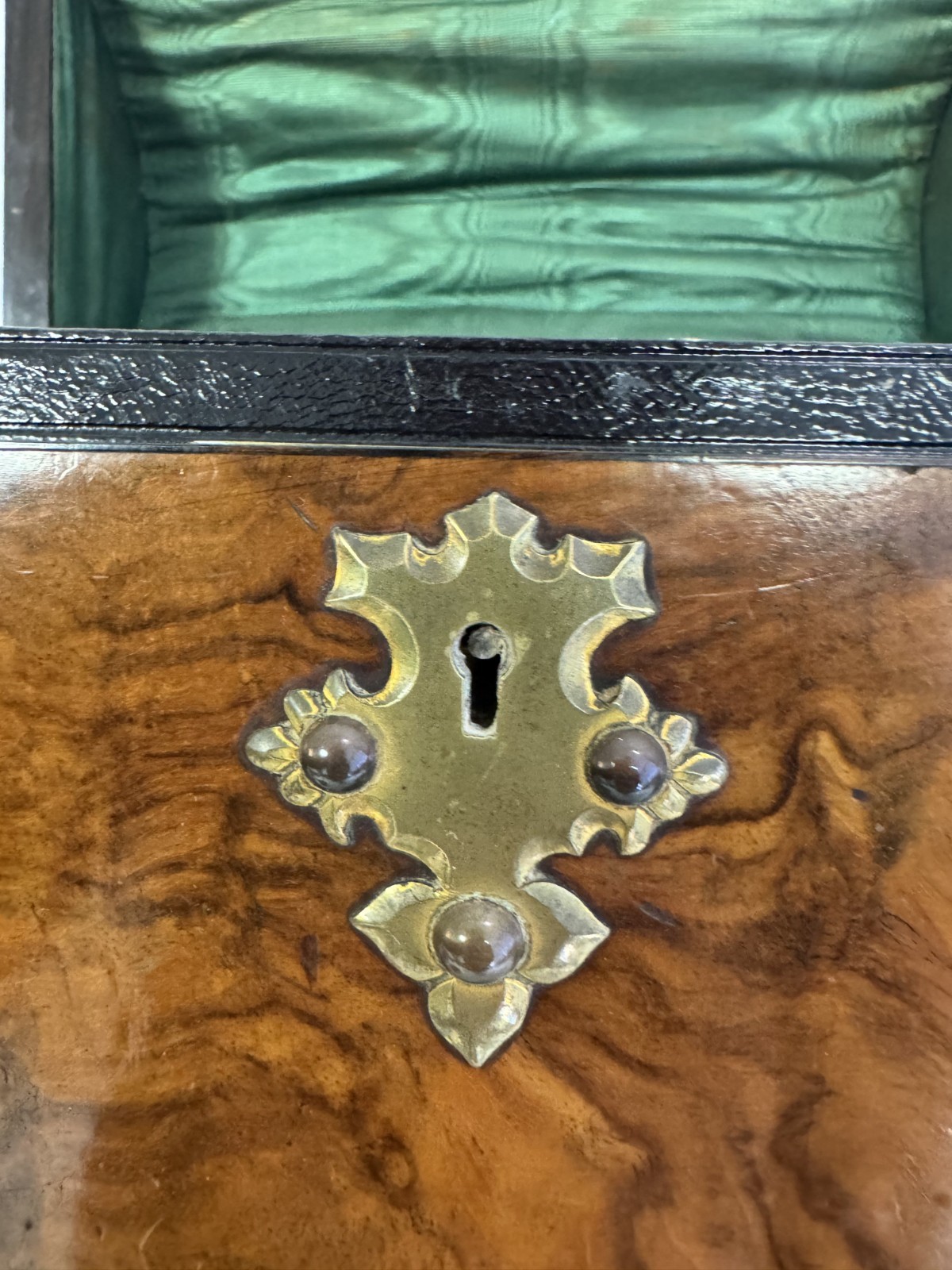 U28306 Antique VICTORIAN Burled Walnut Letter Stationary Box wBrass Gem G2U