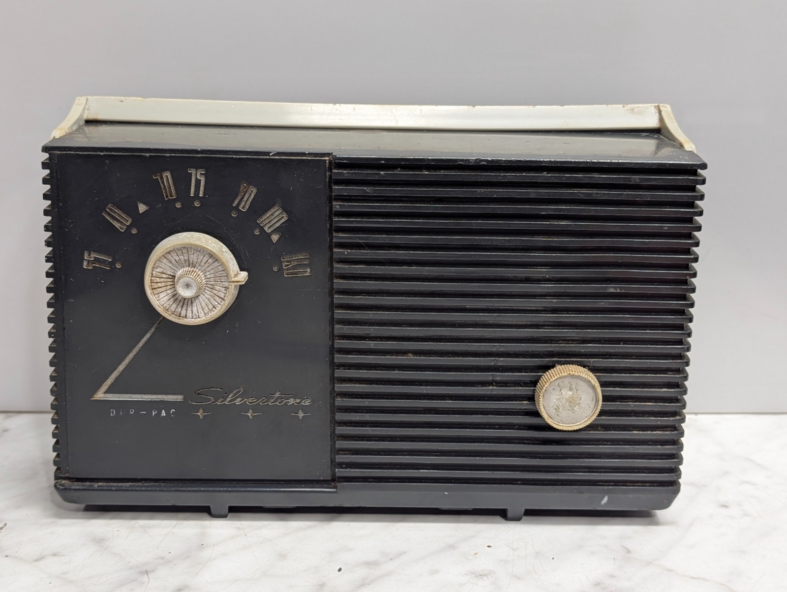 Sears Silvertone Tube Radio Dur-Pac AM Band Portable 7216 AC or Battery Powered