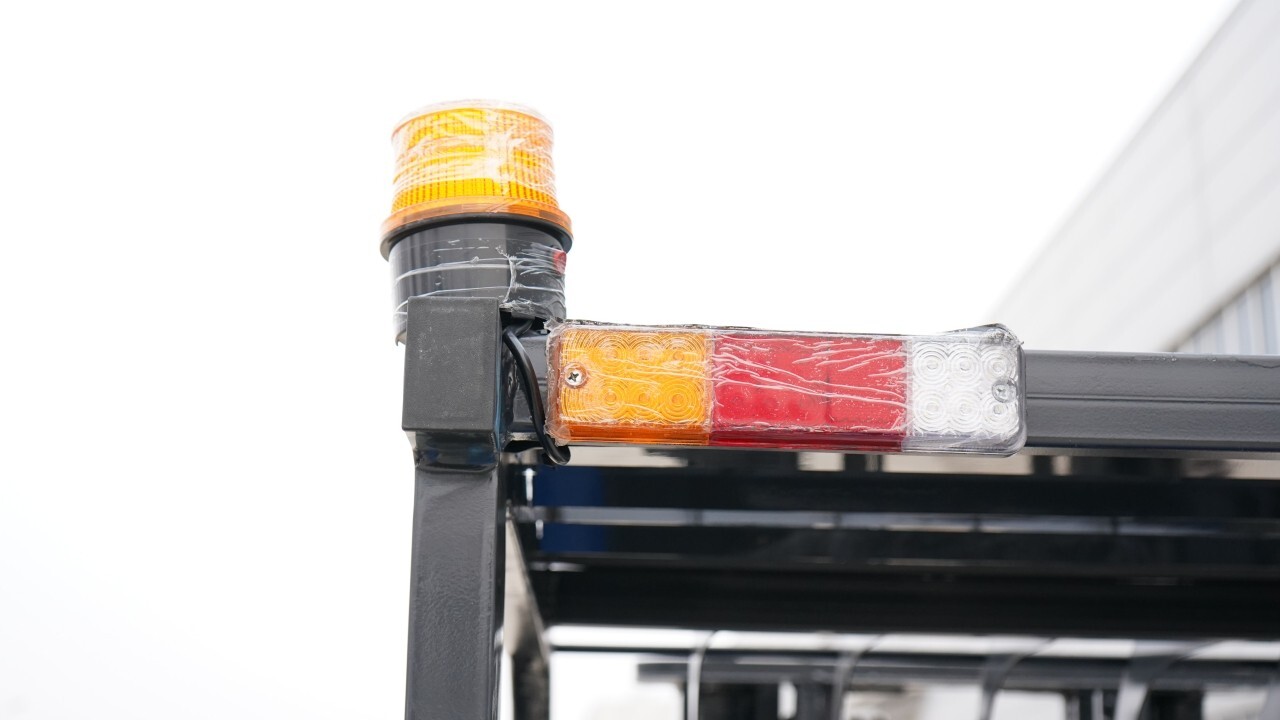 New 2.5 Ton Capacity TYPHON Electric Forklift w 70Ah Charger Lead-acid battery