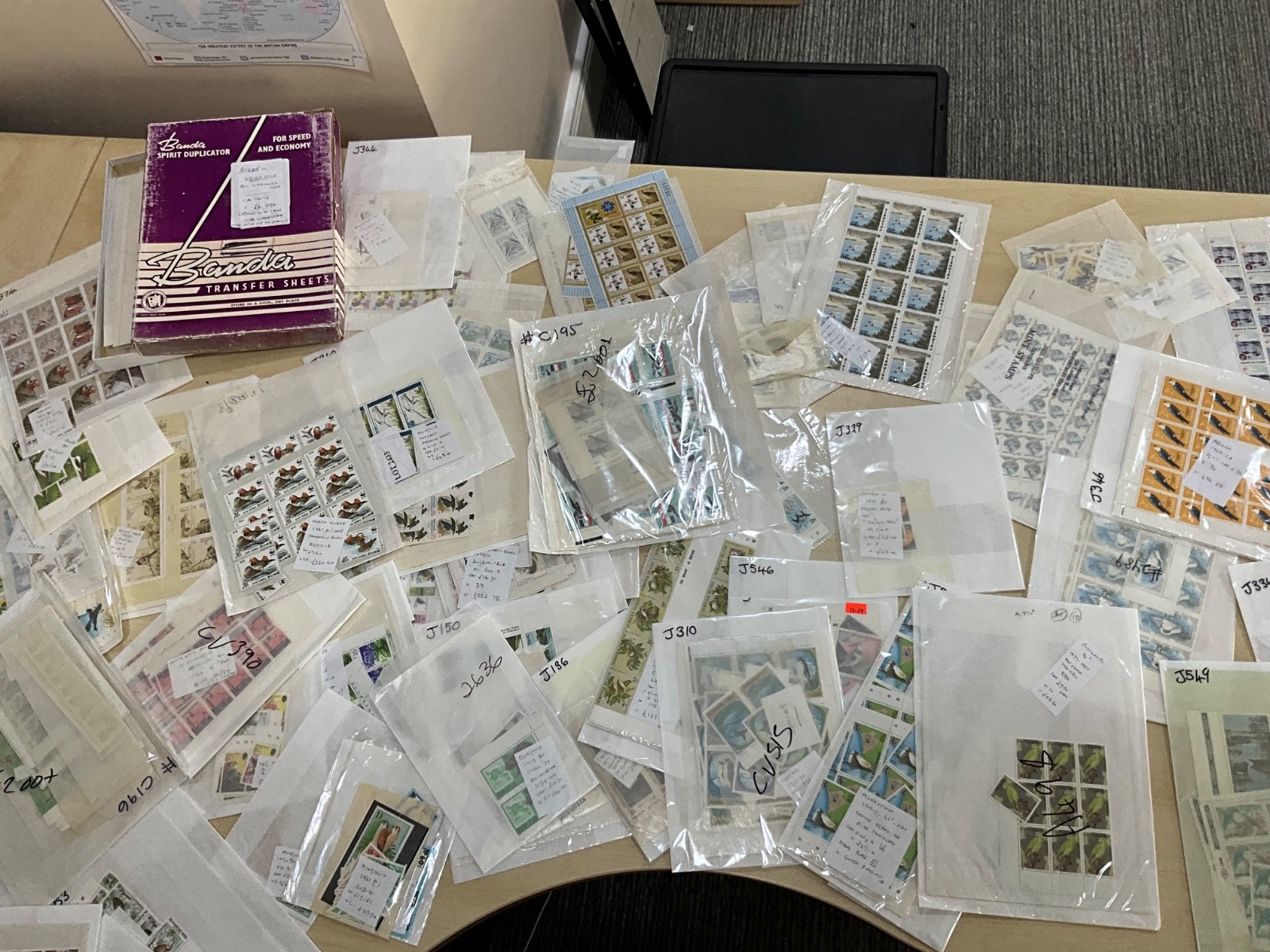 Birds on stamps MNH cat value over £9000 ex dealer stock t29