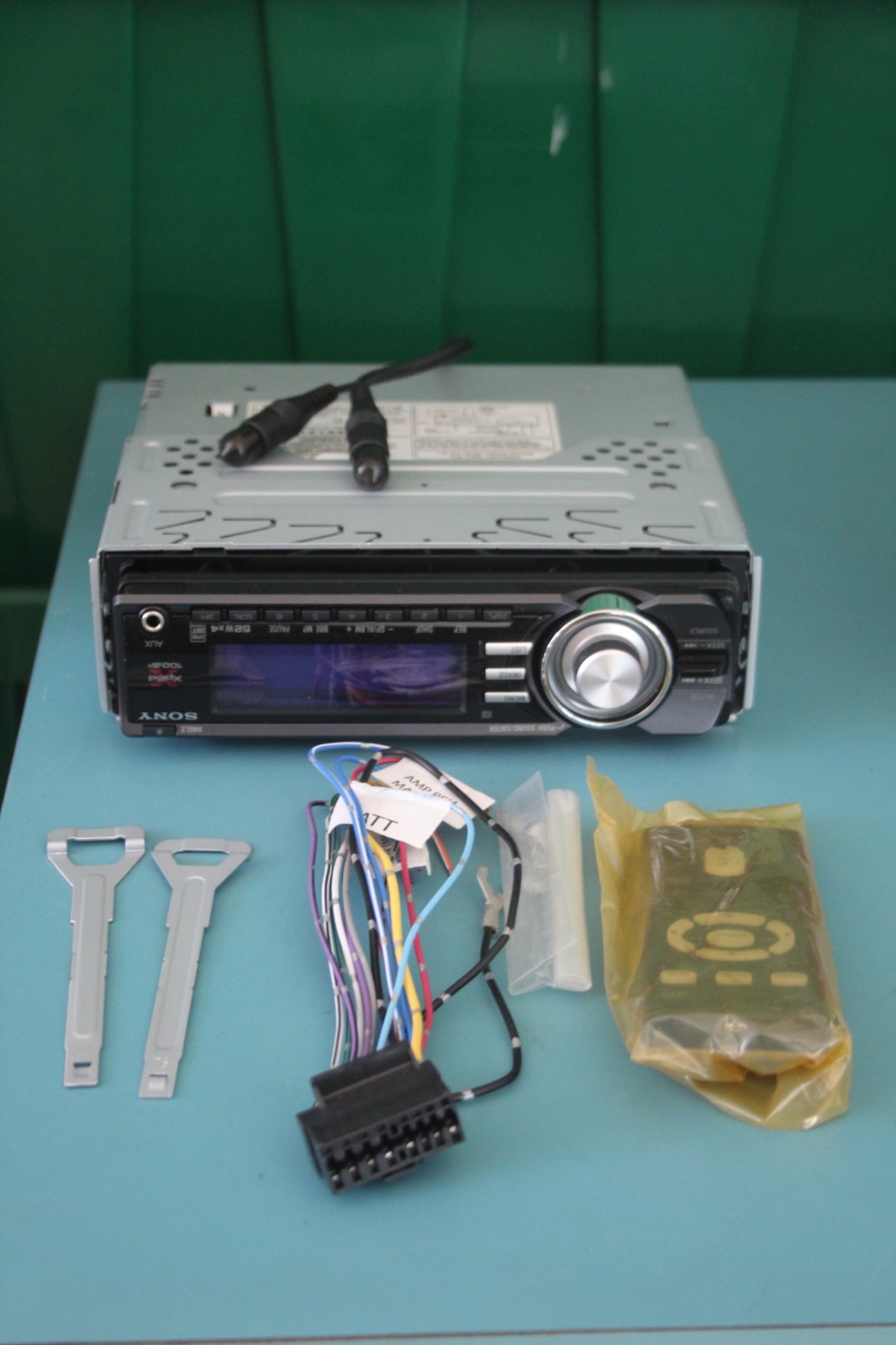 SONY CDX-GT71W CD RECEIVER IN-DASH RADIO + REMOTE + HARNESS NEW NO BOX