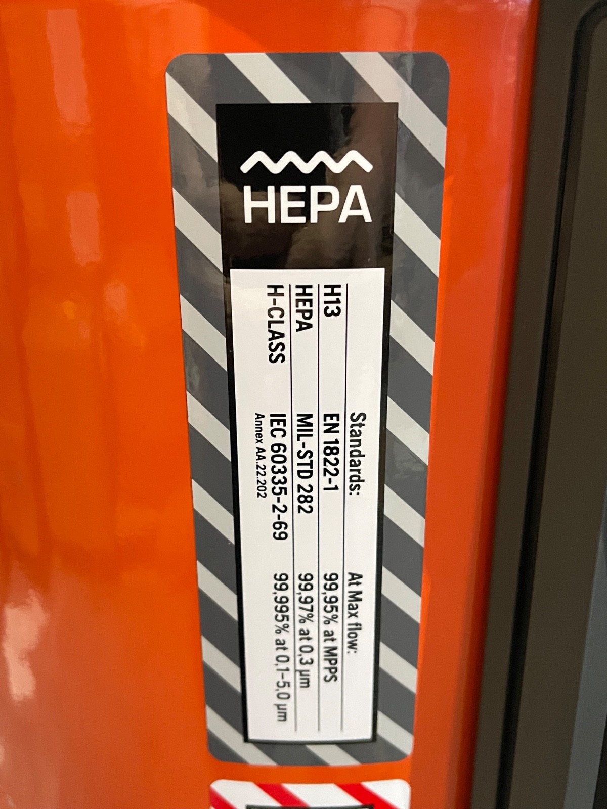 Husqvarna DE 110 H Single Phase 1.5HP HEPA Dust Extractor Vacuum 120V 124cfm