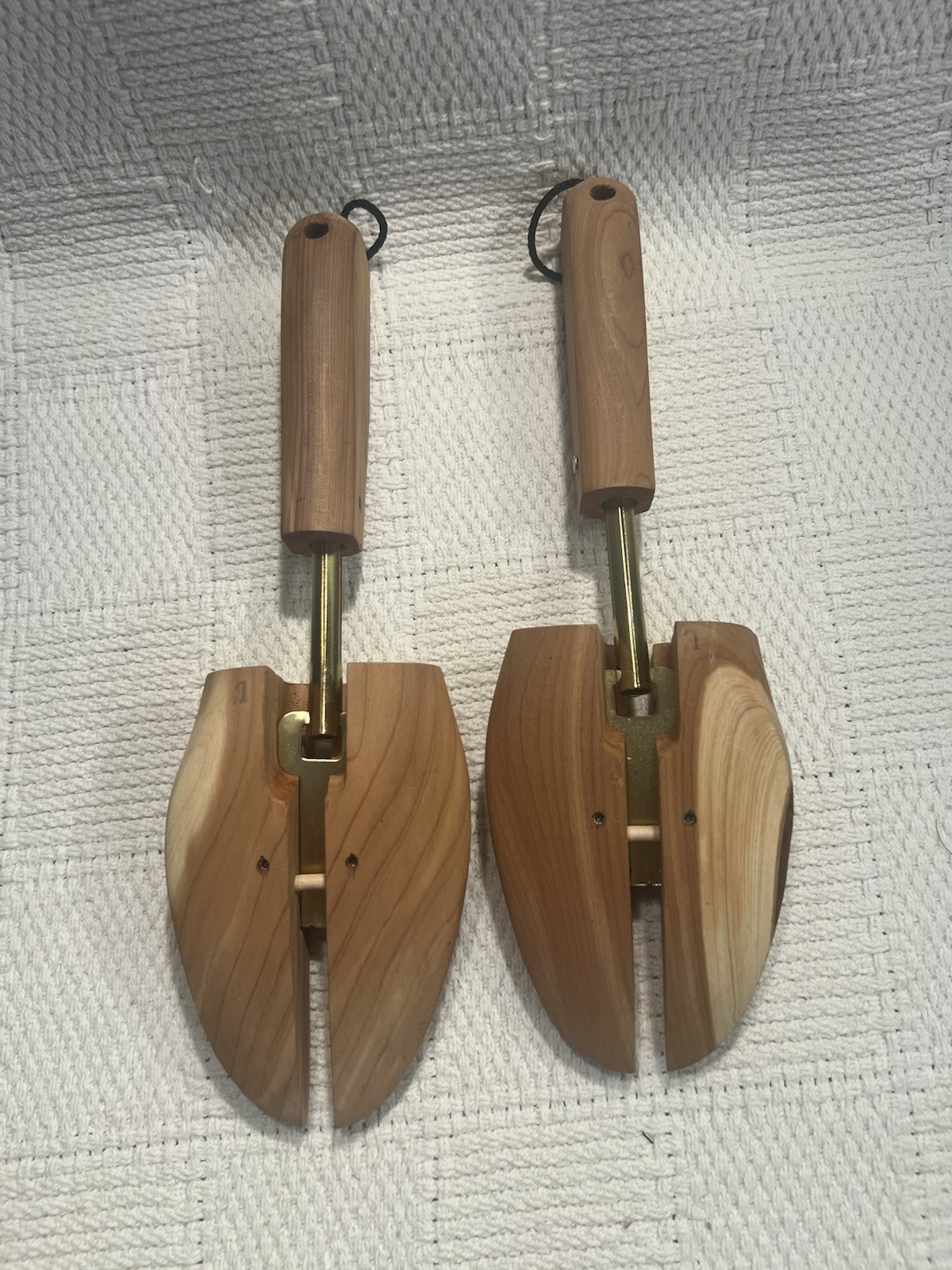 Adjustable Cedar Wood Shoe Stretchers - 12.5" Length x 3" Wide - Fits Men's 9-11