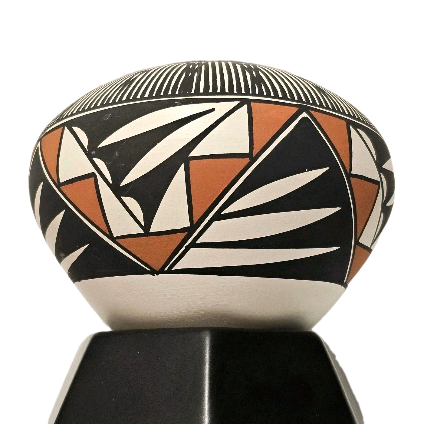 B D (Beverly) Garcia Acoma NM Pottery Line Work Signed 4.5"H & 5.5"W Hand-Coiled