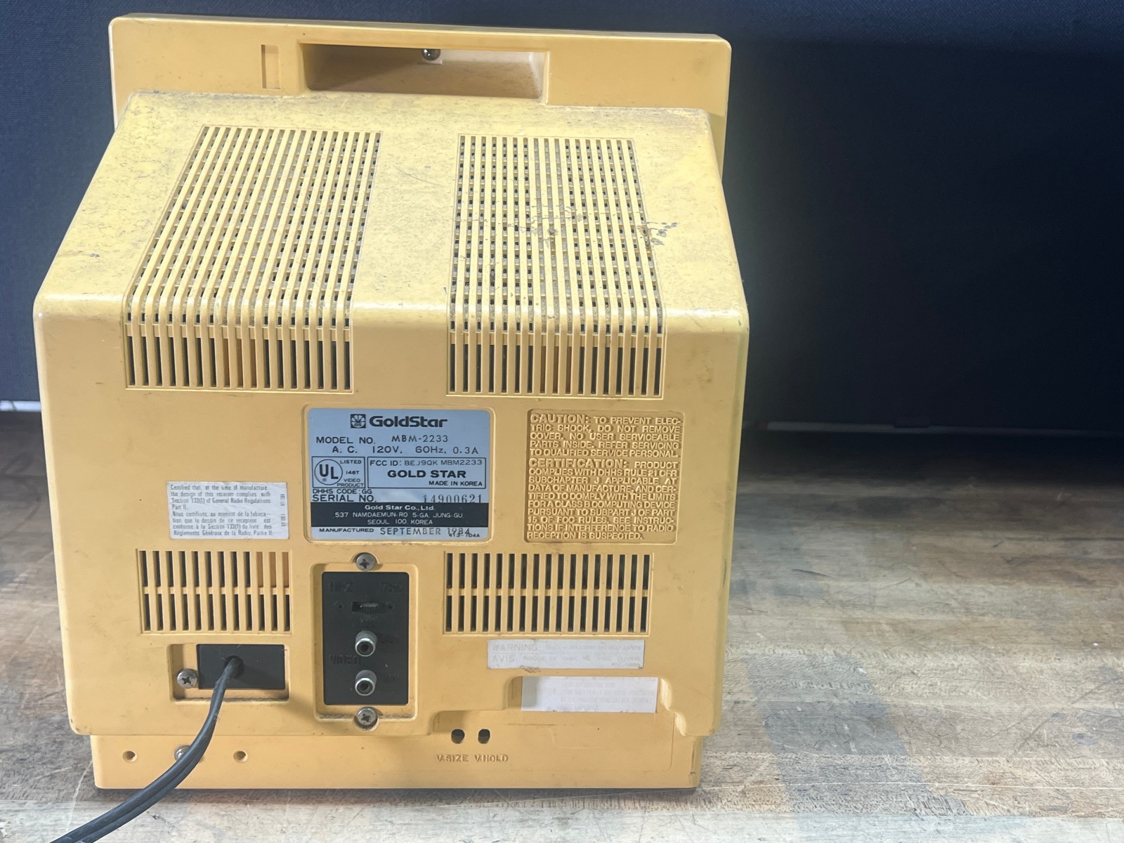 Goldstar MBM-2233 Vintage Monitor for Apple II Atari C64 1984 - 12" screen