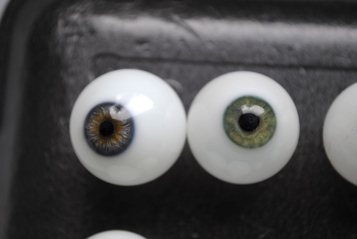 10 antique german human prosthetic glass eyes