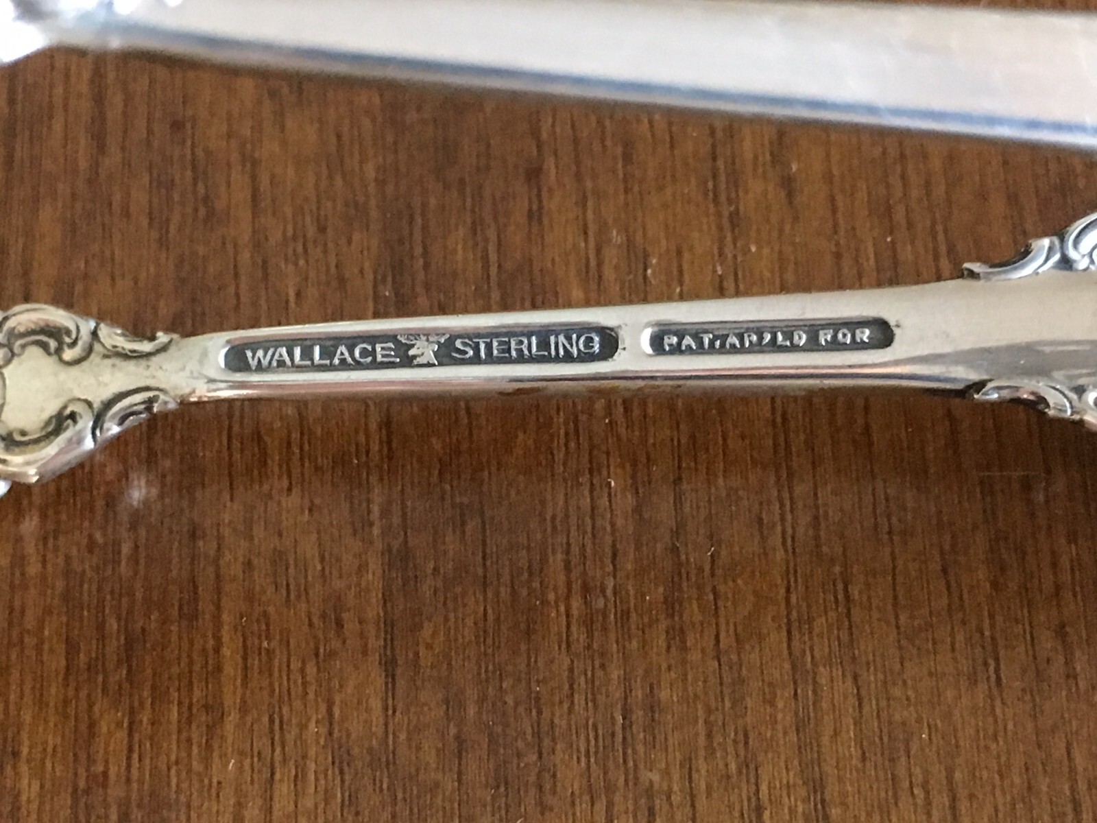 1 CLEAN SUGAR CUBE TONGS WALLACE GRANDE BAROQUE STERLING SILVER GRAND TONG