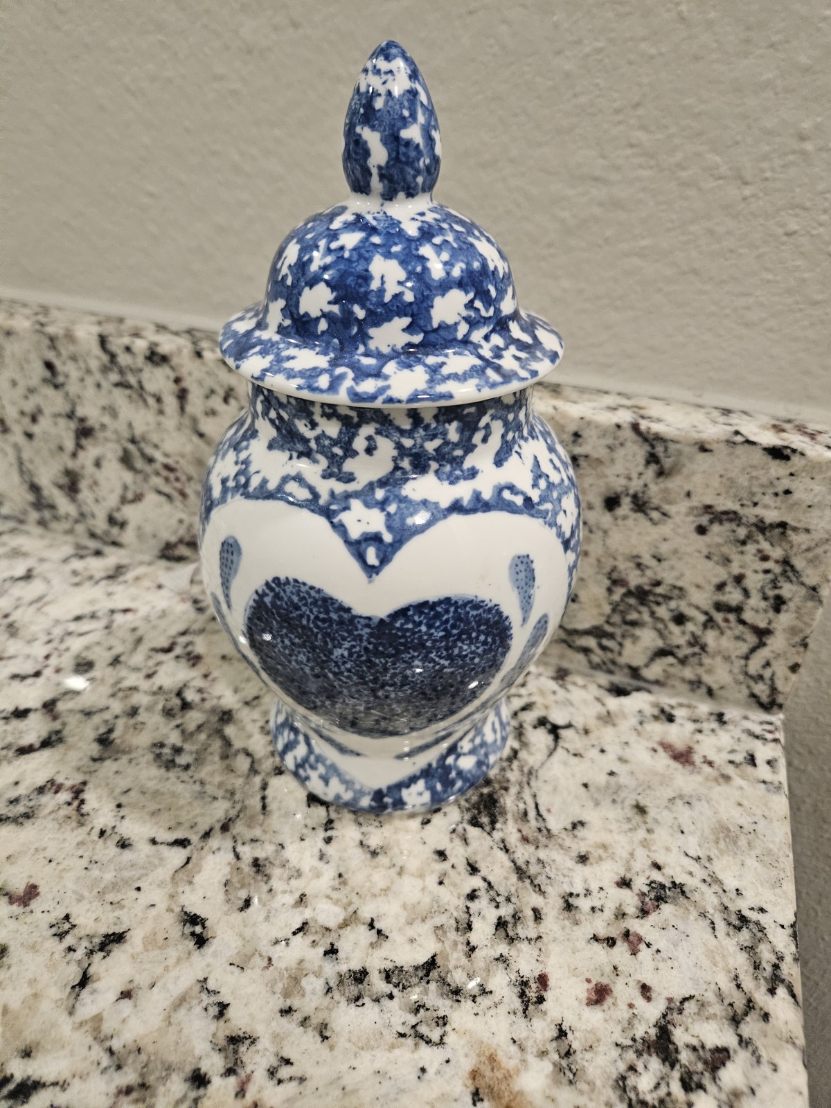 Home decor - Gorgeous ginger jar in cobalt blue heart design and mottled pattern