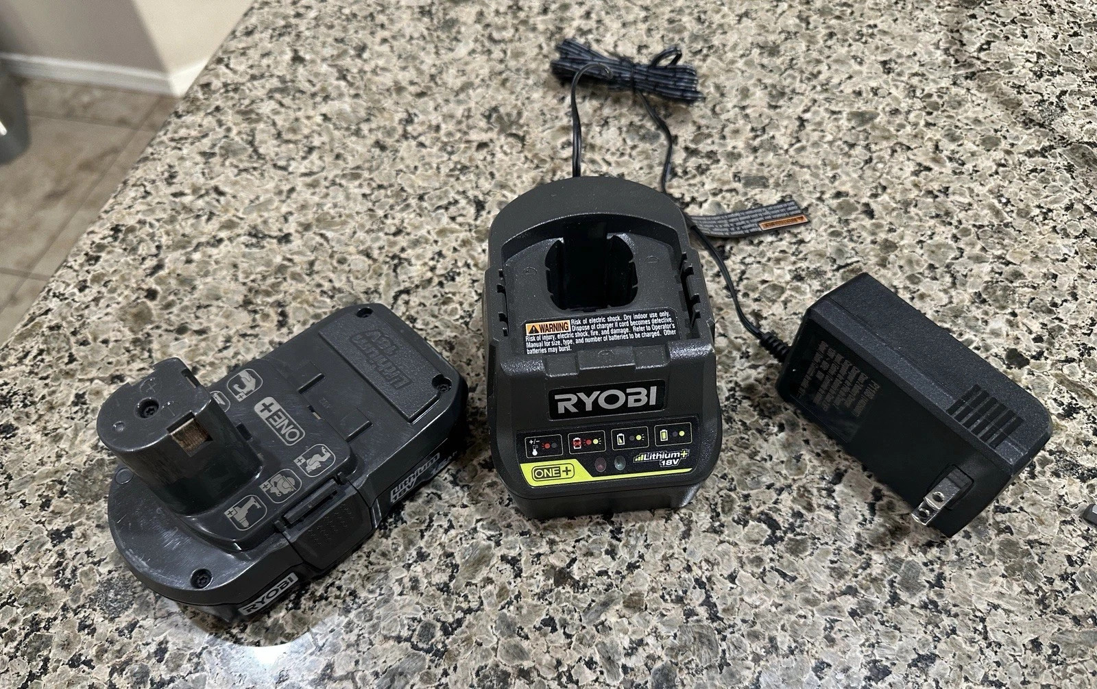 Ryobi 18V ONE+ P2606VNM Brushless 22" Cordless Hedge Trimmer w/ Battery &Charger