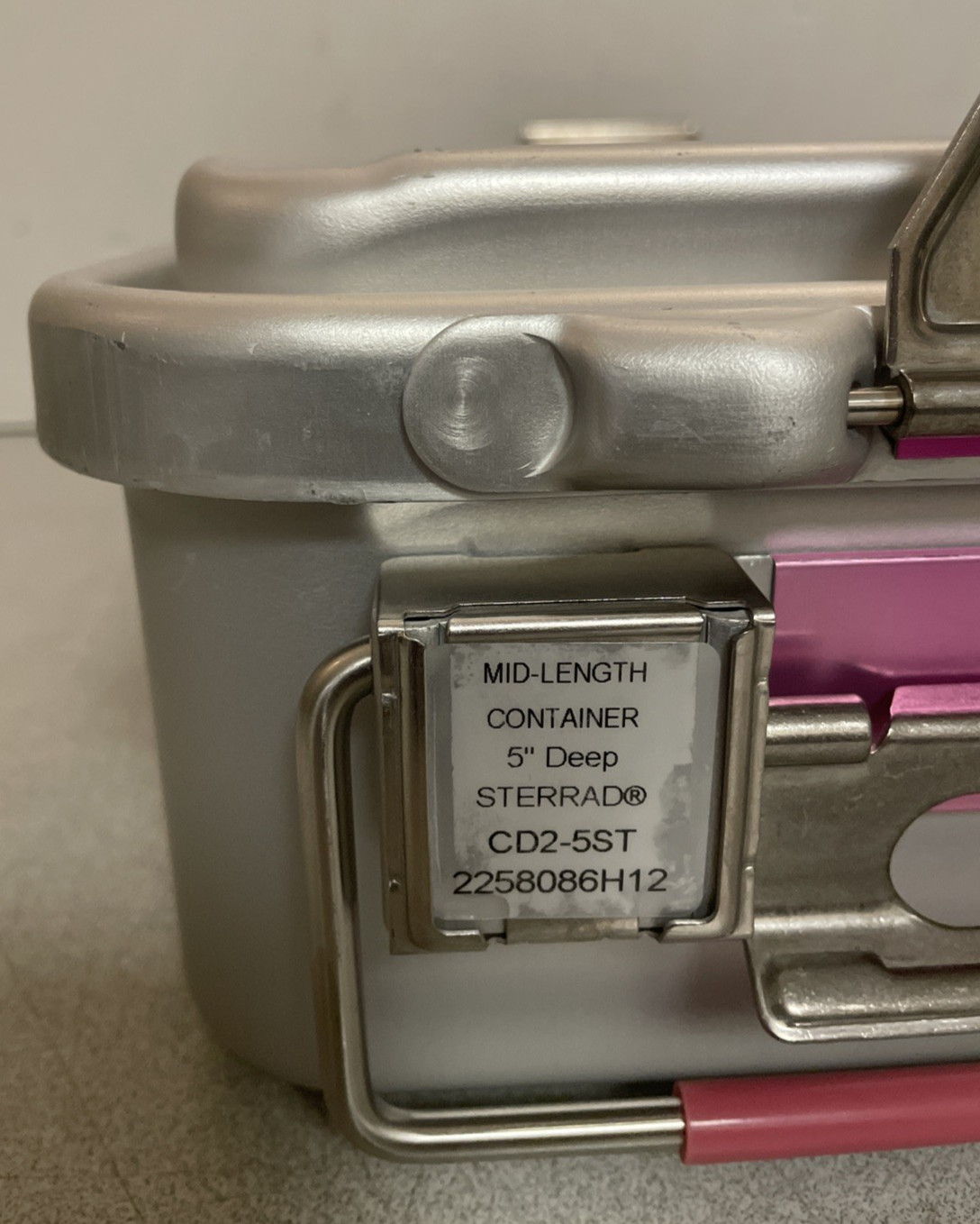 V. Mueller CD2-5ST Genesis 19" x 12" x 5" Mid-Length Container w/ 2 Trays