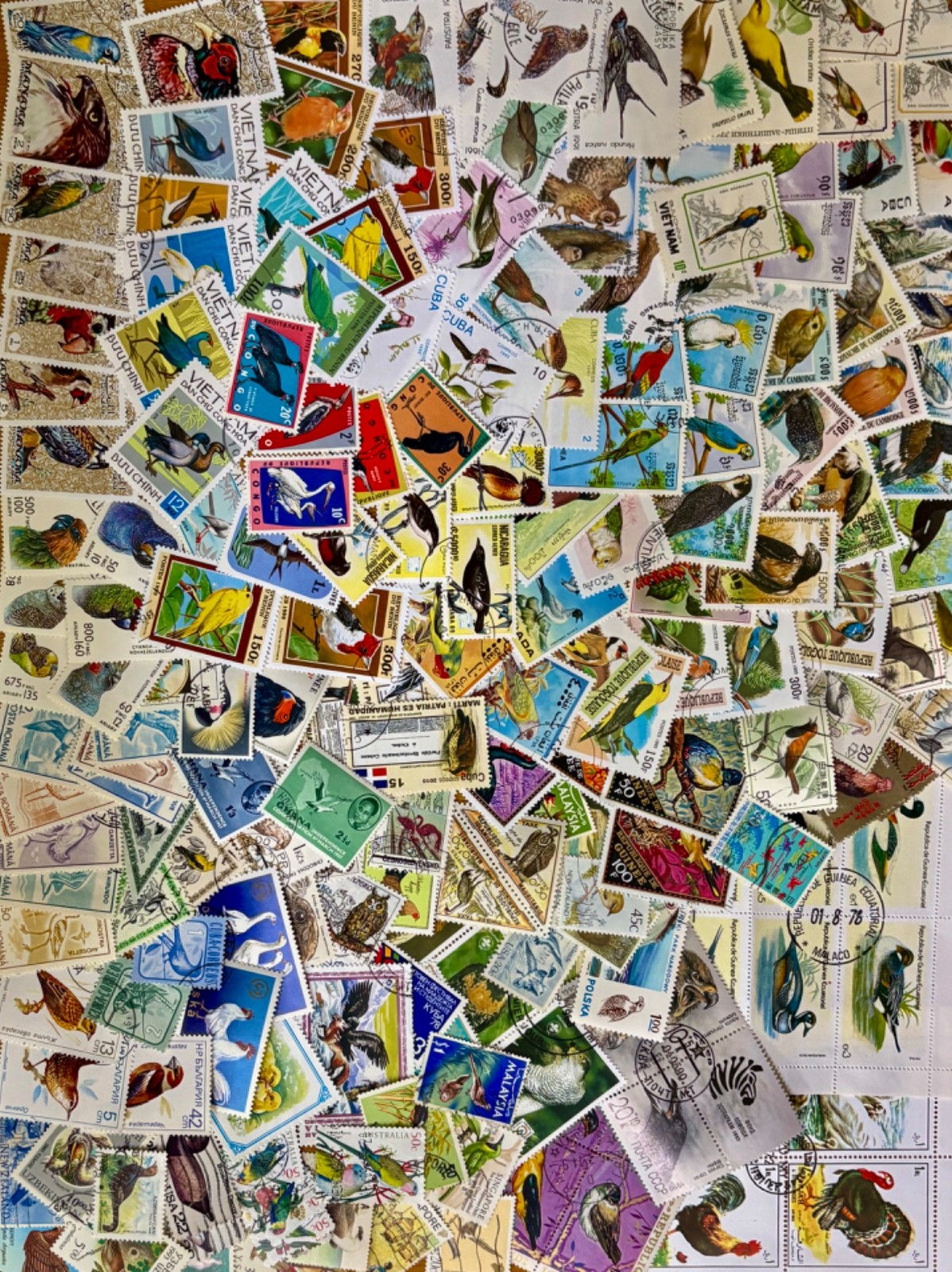 Thematic Stamp Packet - Bird on stamps 200 diff NEW COMPOSITION "A" or "B"