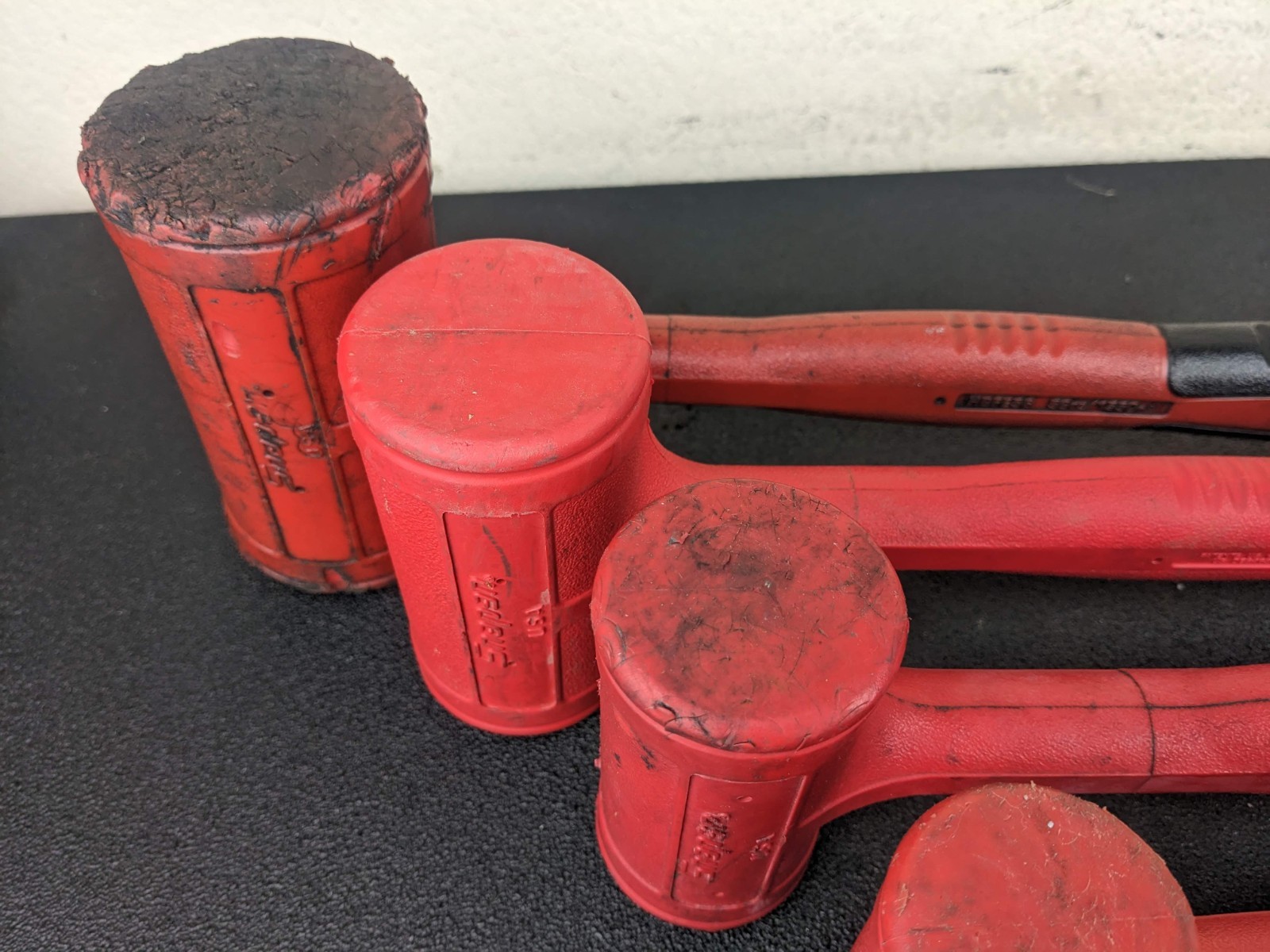 #bn105 Snap-on Tools 5Pc Master HBFE Red Soft Grip Dead Blow Hammer Set