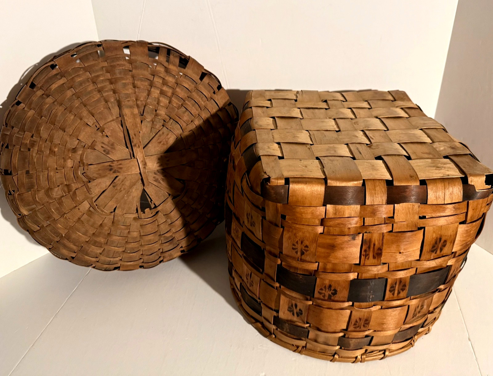 LARGE 19TH C 15” NORTHEASTERN, POSSIBLY CT MOHEGAN, POTATO STAMP COVERED BASKET