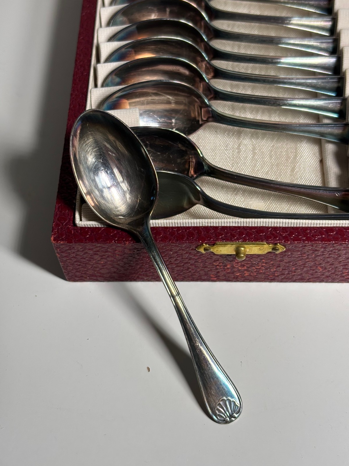 Set of 12 silver-plated metal teaspoons, Maison Fallon Orfèvrerie Namur
