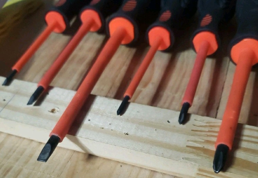 Electrician Lot - Insulated Screwdrivers - Fluke Volt Alert & Fuse Puller