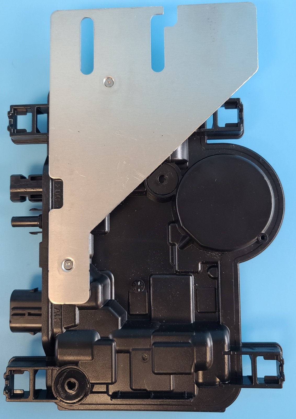 Enphase IQ8MC Microinverter (IQ8MC-72-M-US) MC4 Wire Connector w/mntg bracket