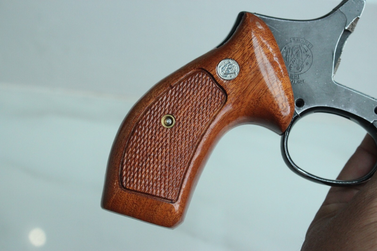 TARGET GRIPS FOR S&W K, L FRAME MODEL 686, 66 ROUND BUTT SAPELE WOOD # RANDOM