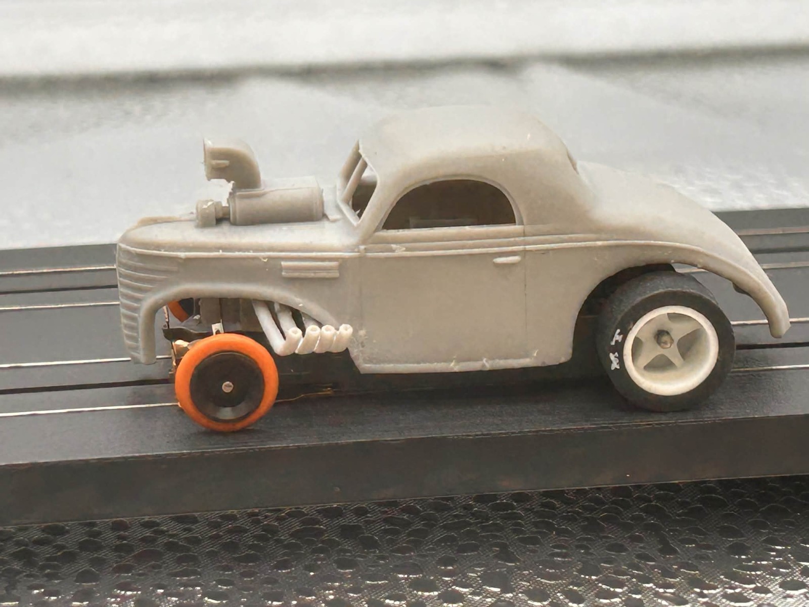 1939 MGP Fenderless Plymouth body with motor (fits a MGP 1.7 and jag chassis)...