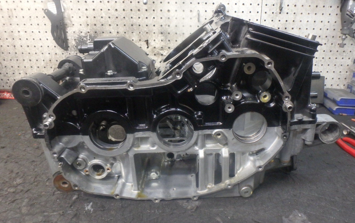 SUZUKI BOULEVARD M109R  /  VZR1800 06-25 ENGINE CASES P/N 11300-48881