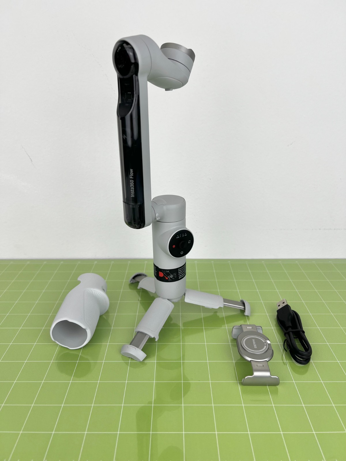 Insta360 Flow Standard 3-Axis Gimbal Stabilizer with built-in Tripod - Gray