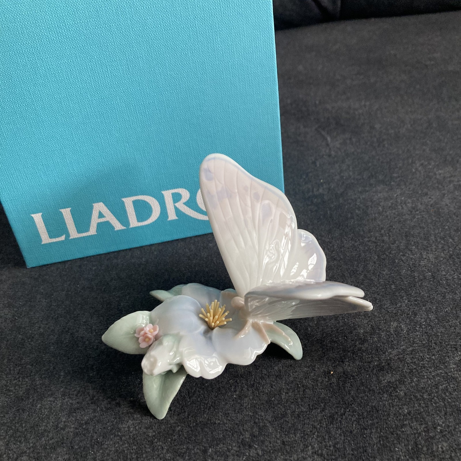 LLADRO Butterfly Figurine #06330 "Refreshing Pause" New in Box