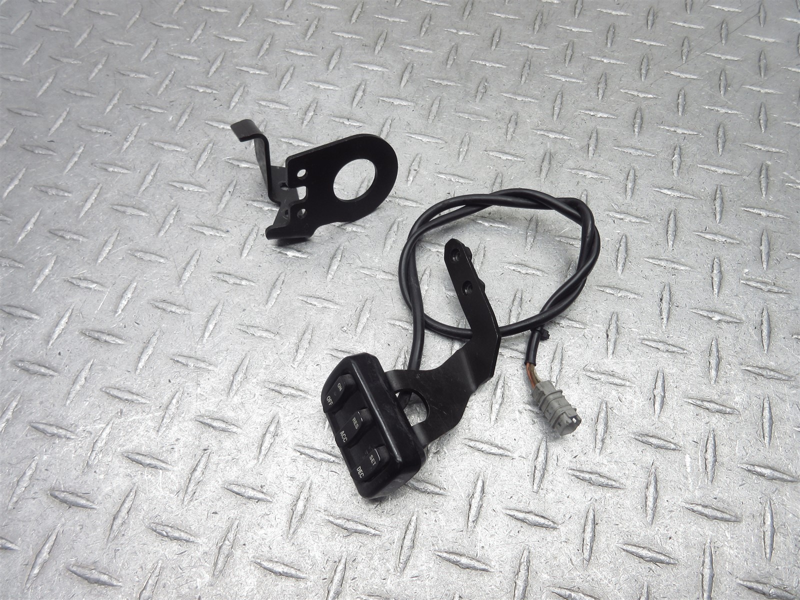 2014 10-16 Victory Cross Country Tour Right Side Cruise Control Handlebar Switch