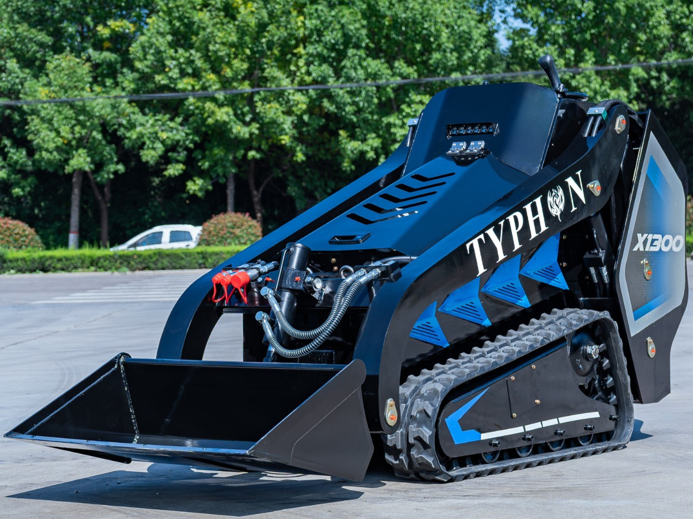 3040lbs TYPHON STOMP X1300 25HP Kubota D1105 EPA Diesel Mini Skid Steer Loader