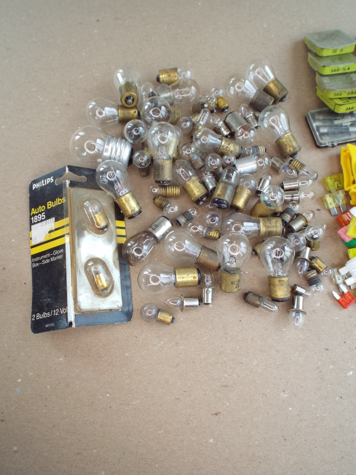 Buss Fuses Tins 1/4 - 30 A, Blade 5 - 50 A & Auto Bulbs Various Types - (Read)