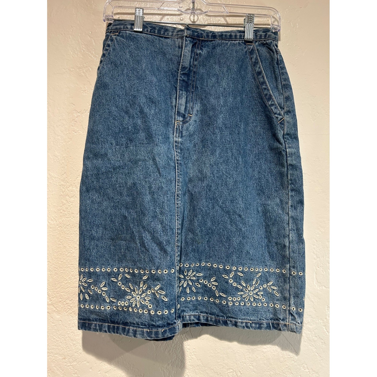 Gloria Vanderbilt Blue Denim Embroidered Floral Eyelet Midi Skirt Womens Size 6