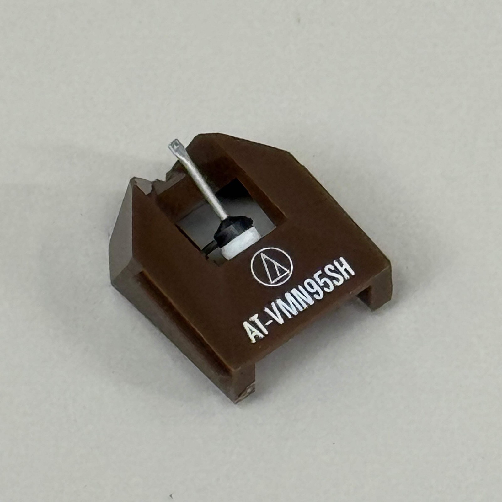 AUDIO-TECHNICA VMN 95 Shibata Replacement Stylus 2.7 x 0.26 mil Brown AT-VM95SH