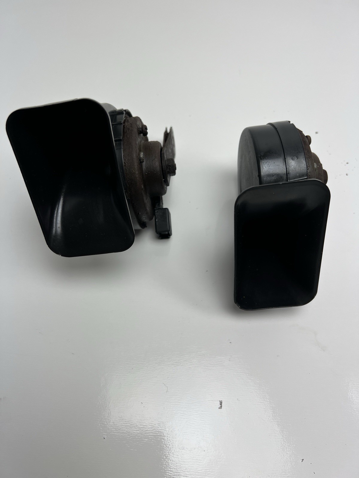 02-17 TOYOTA CAMRY HORN PAIR LEFT & RIGHT 86520-AA010 86510-AA010