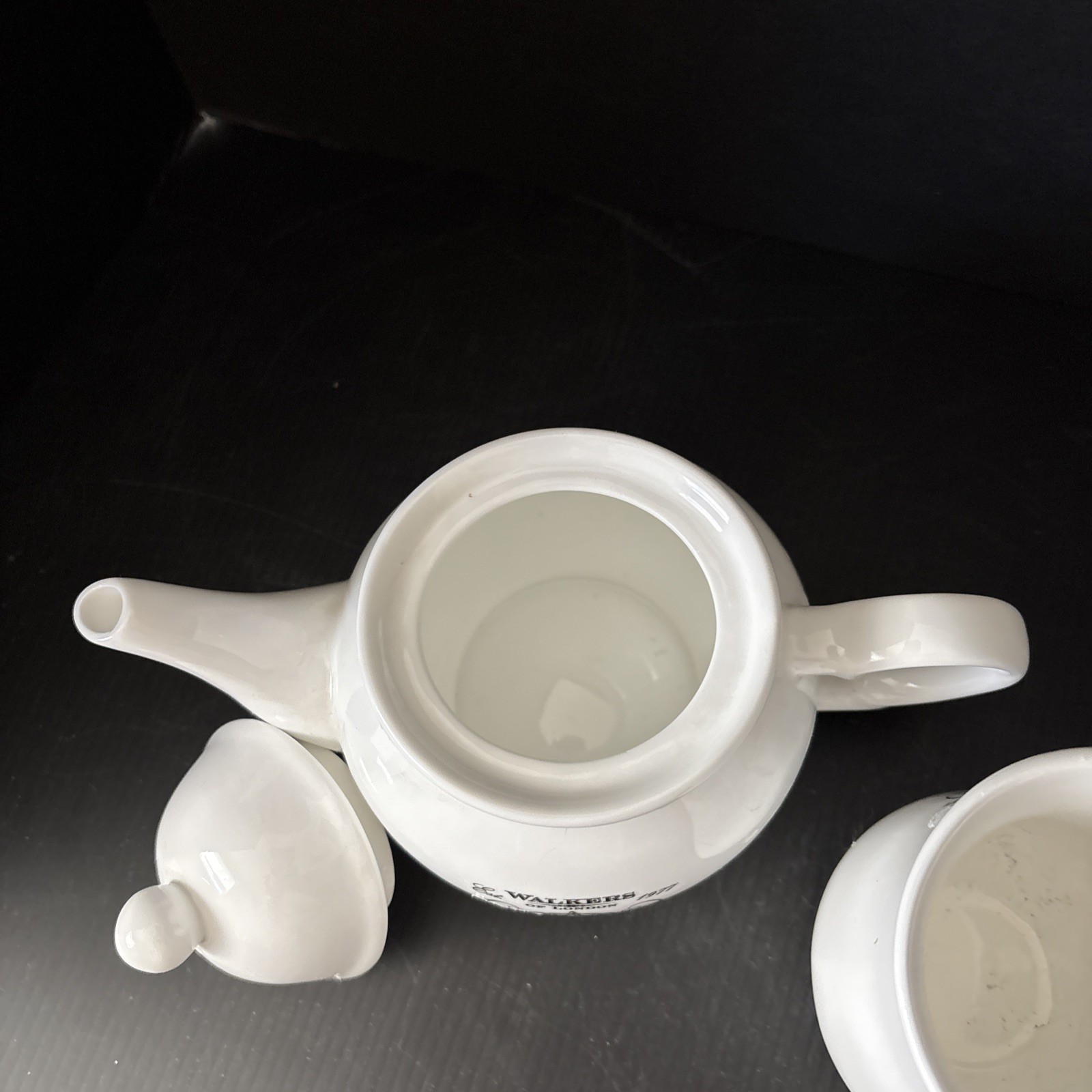 Walkers of London Est. 1977 Teapot W/Lid & 2 Cups Vintage England