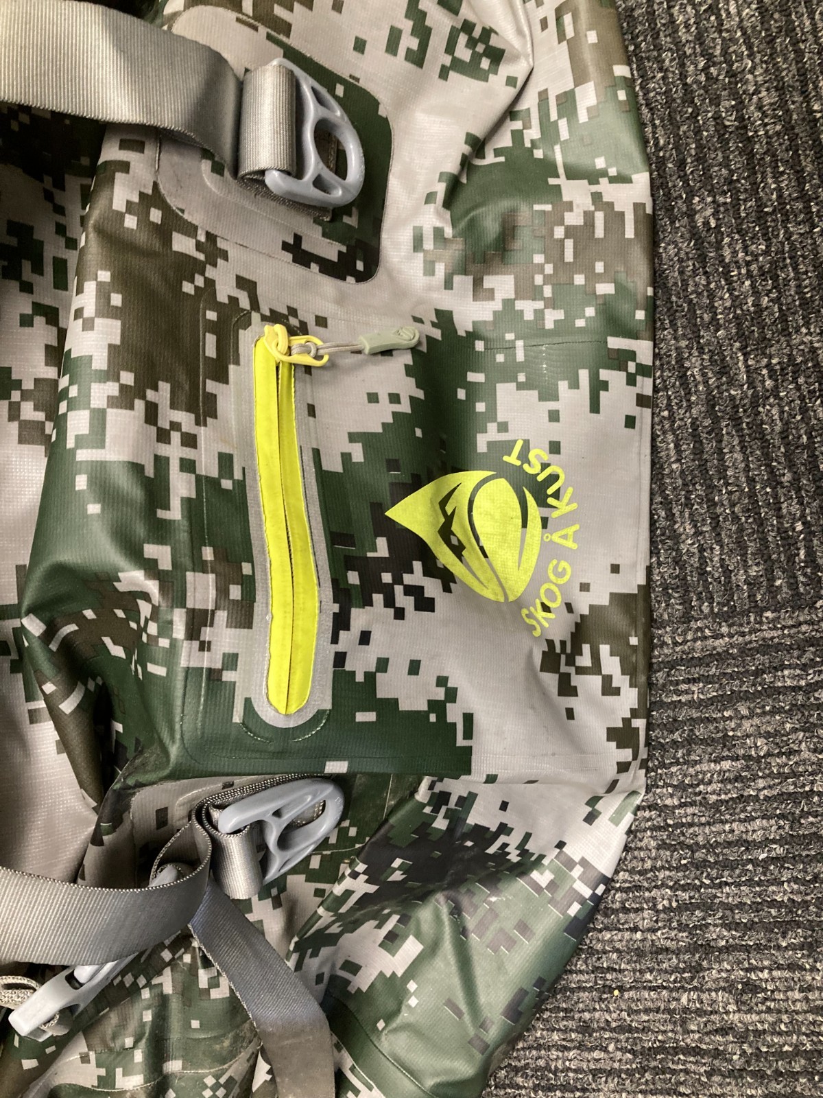 Skog Å Kust Duffel Bag Heavy Duty Waterproof Sports Travel 40L Camo