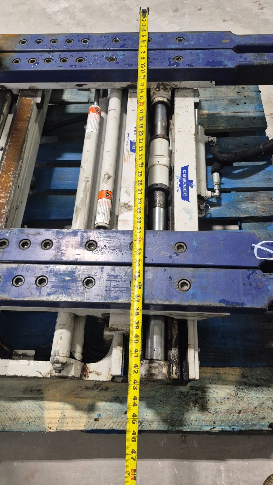 25G-FDS-591 Cascade Single–Double Pallet Handler Class 2 with 42 Inch Forks