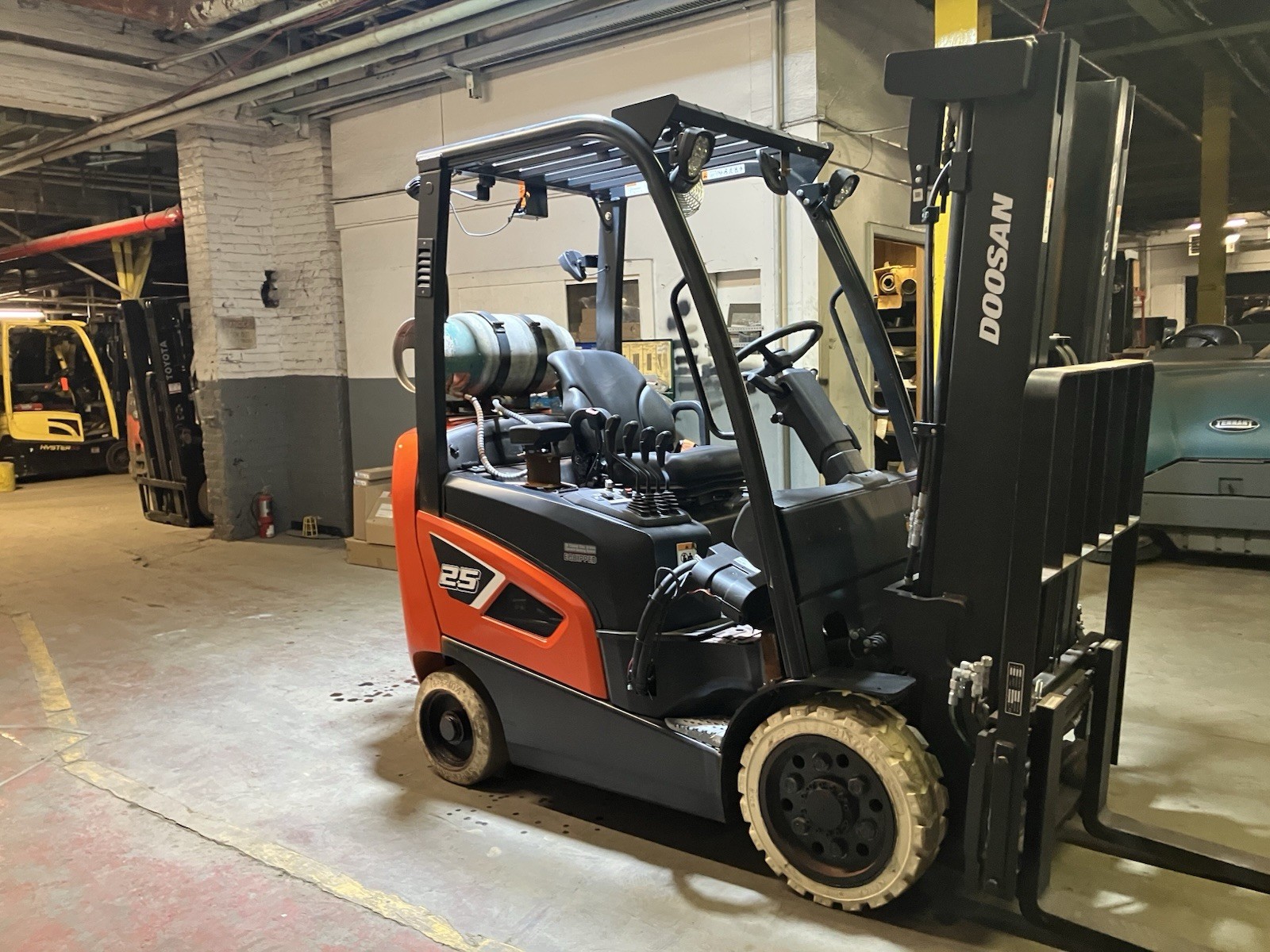 2023 Doosan 5000 LB Forklift With Side Shift and Triple Mast 4 Ways LPS Rated