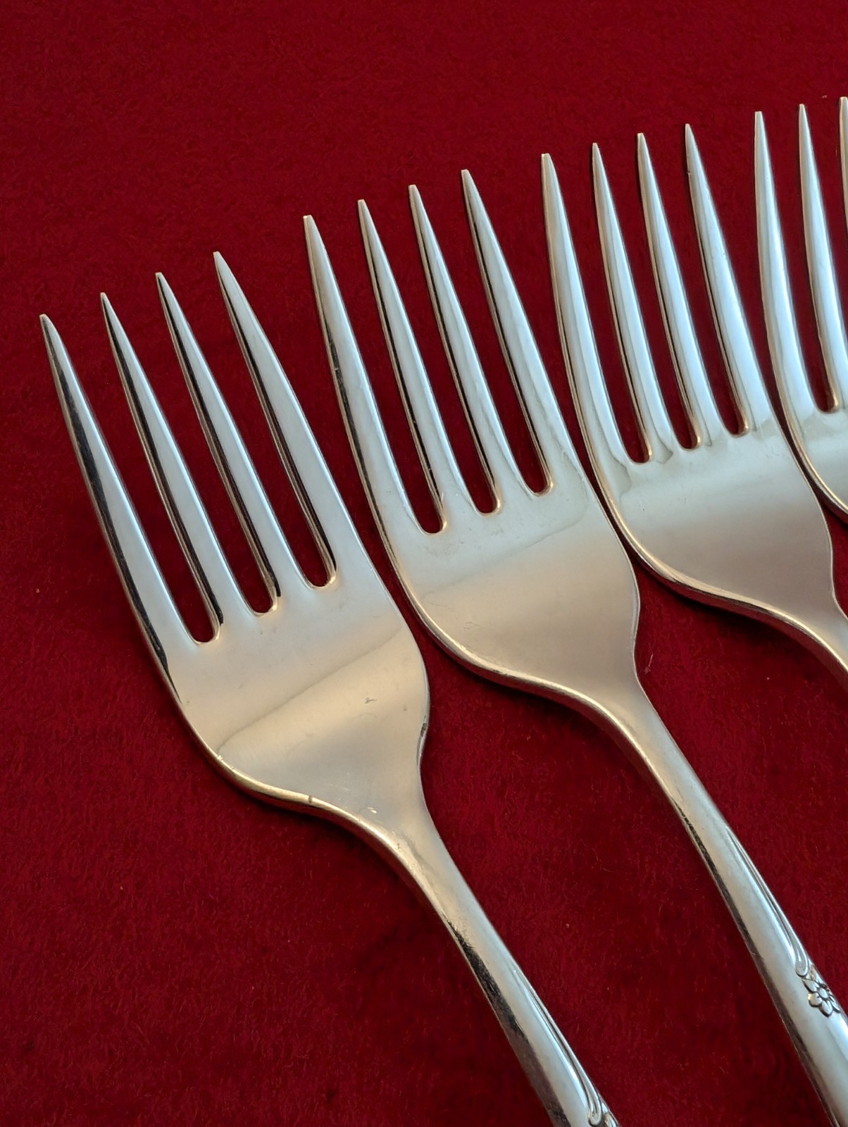 Lot Of 8 Oneida Community SILVER FLOWER Silverplate Salad Forks Silverware