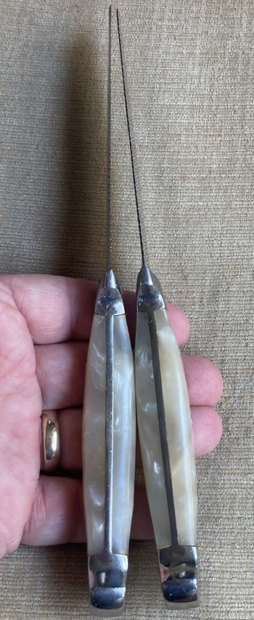 Vintage Pair of Oneida B907KSSA Pearl Crest Stainless Steel 9.25" Steak Knives