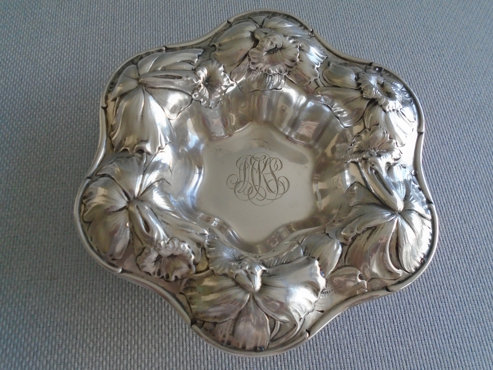 GORHAM STERLING SILVER ~ REPOUSSE DISH BOWL 7" c1898  5.6oz~ ART NEUVEAU BEAUTY!