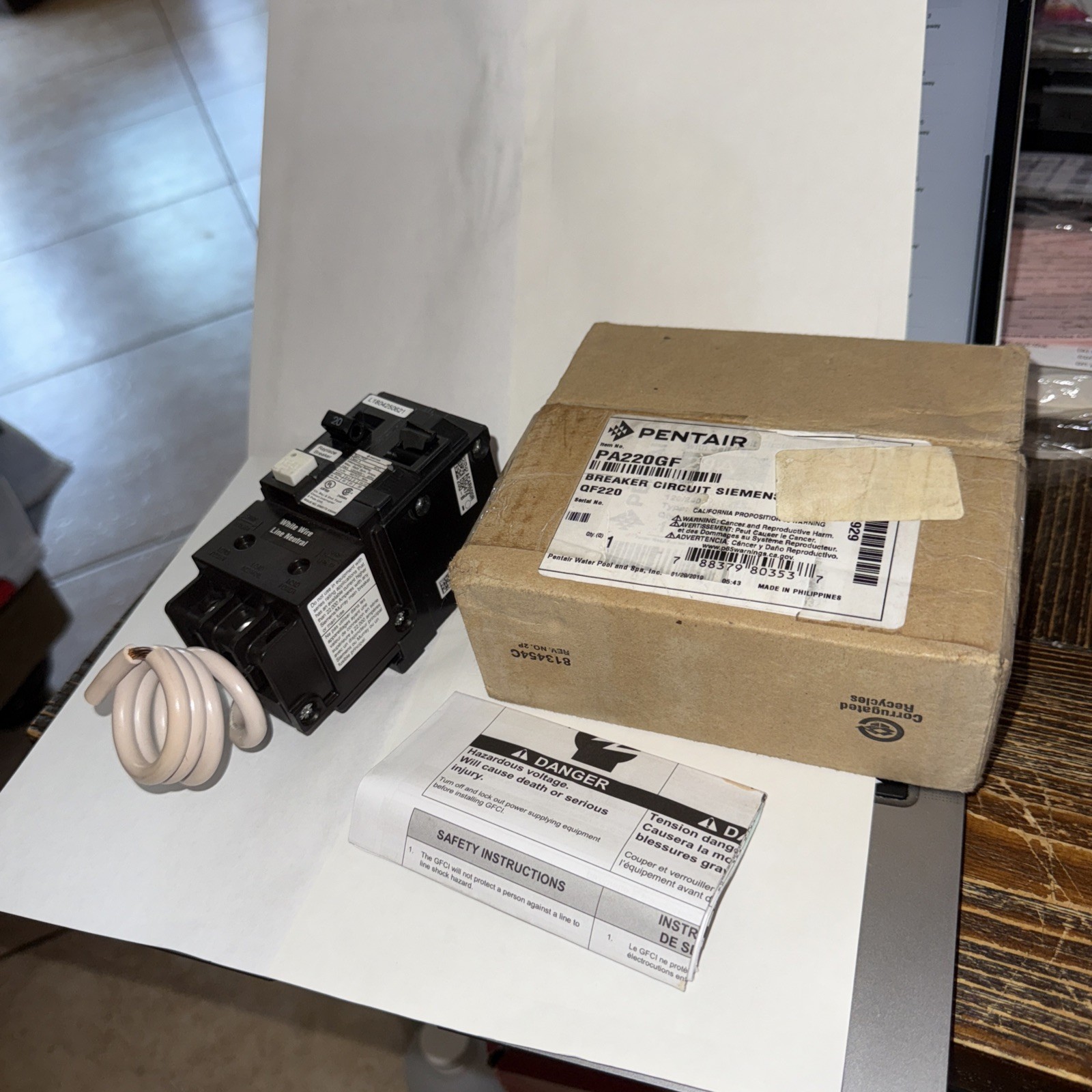 NEW Pentair / Siemens  Circuit Breaker PA220GF   QF220  - HAS CHIPS SEE PHOTOS